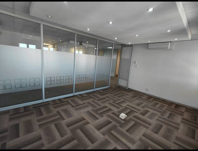 186M² OFFICE TO LET IN BRYANSTON